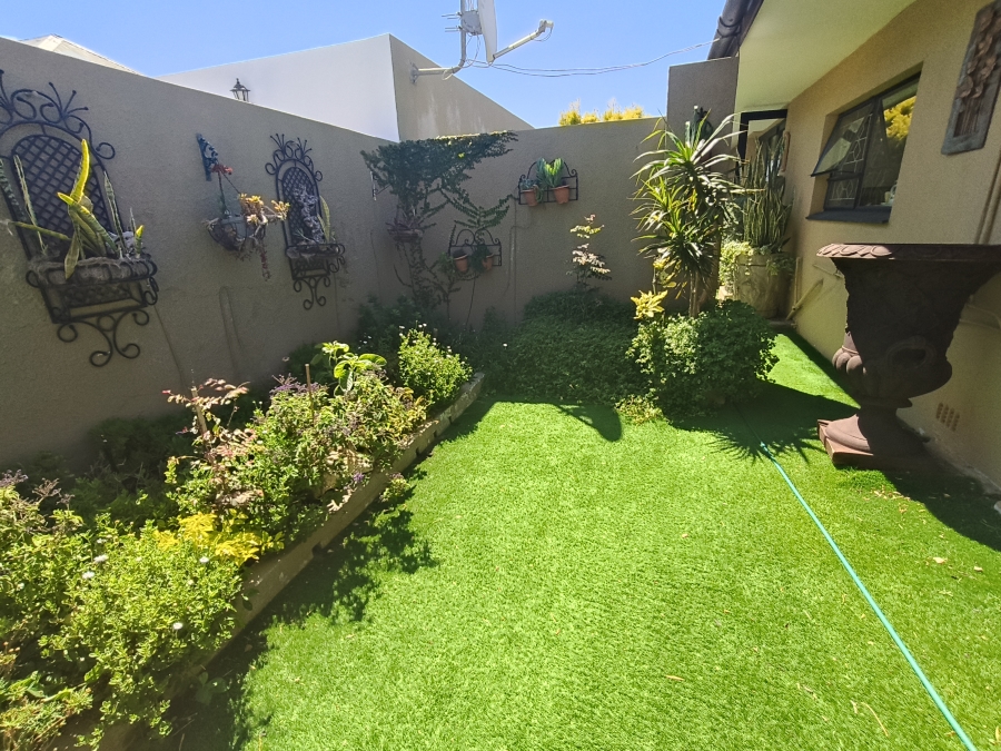 3 Bedroom Property for Sale in Gordons Bay Central Western Cape